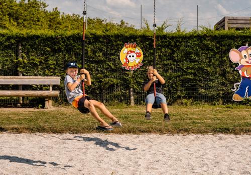 Tyroliennes au camping Mer et Soleil d'Oléron