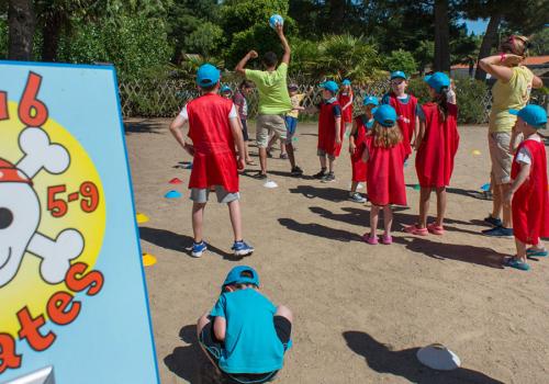 Activité jeux extérieurs au Club Enfants du Bois Masson