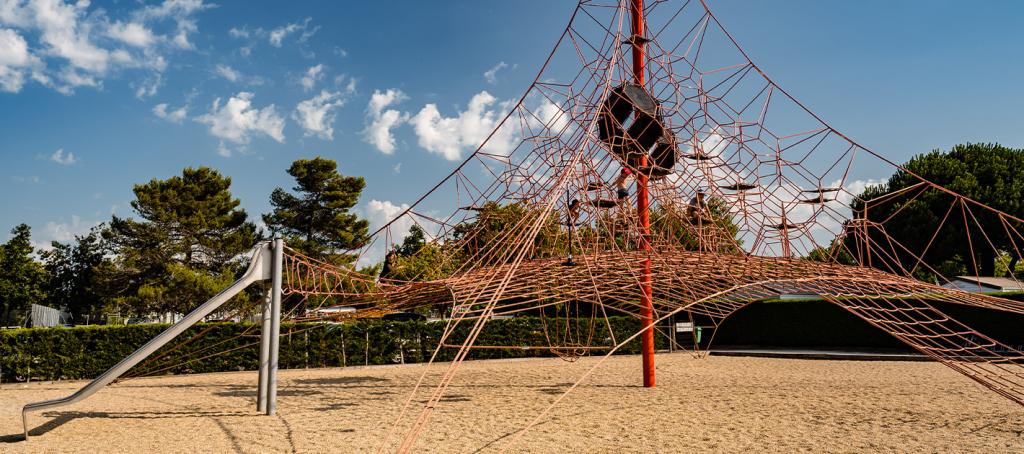 Pyramide de cordes au camping Mer et Soleil d'Oléron