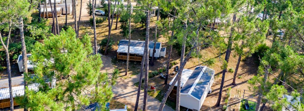 Vue aérienne des mobil homes du camping Les Dunes de Contis