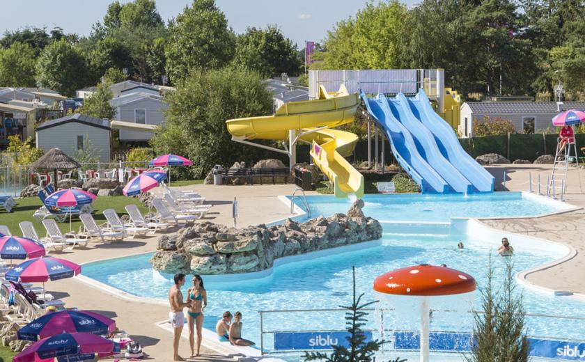 Piscine avec toboggan dans le Loir et Cher