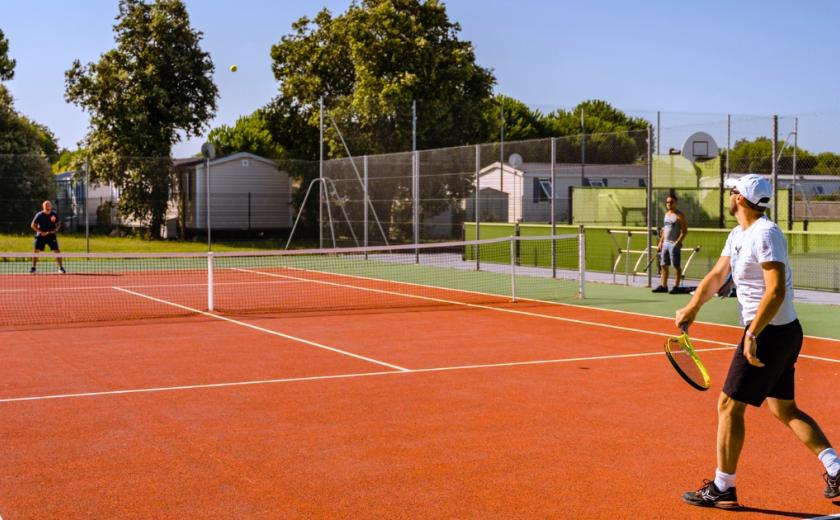 Mer et Soleil Camping tennis